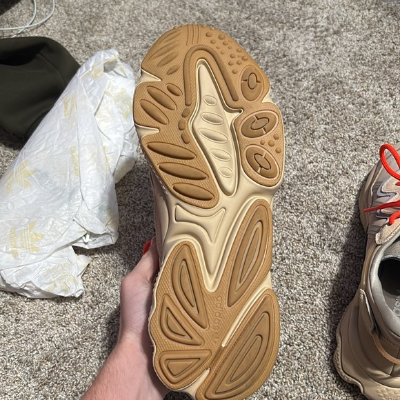Barely used adidas ozweego - Picture 9 of 14